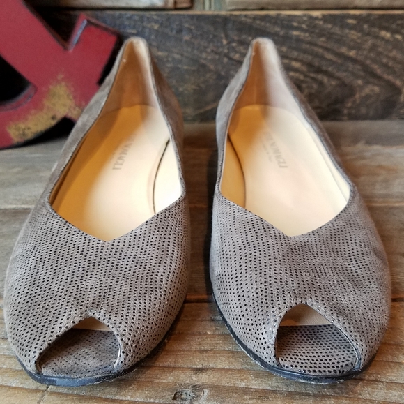 Elegant Bruno Magli Peep Toe Leather Slip On Shoes - Picture 2 of 16